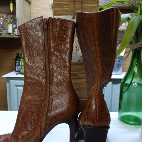 Steve Madden Boots - Picture 2 of 6